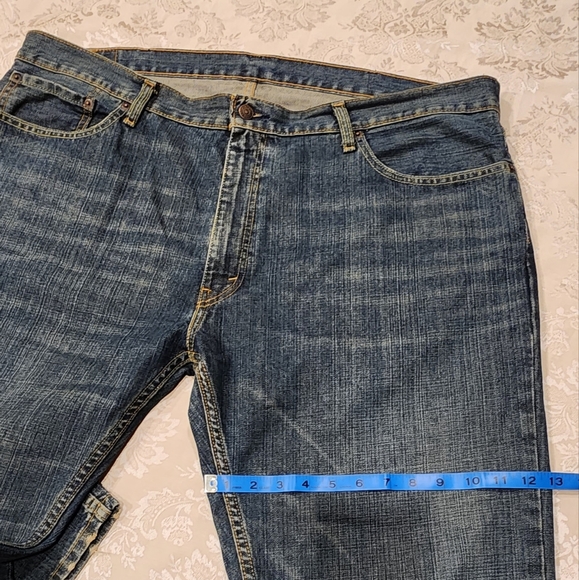 Men's Levi's 559s. Size Big and Tall 42x32 will fit 45x32.  Distressed Look. - Picture 12 of 13